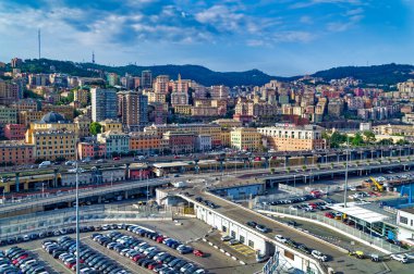 Cenova, İtalya, 29 Nisan 2024: Cenova, İtalya 'daki şehir merkezindeki binaların panoramik manzarası.
