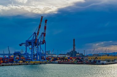 Cenova, İtalya, 29 Nisan 2024: Ceneviz Limanı, İtalya.