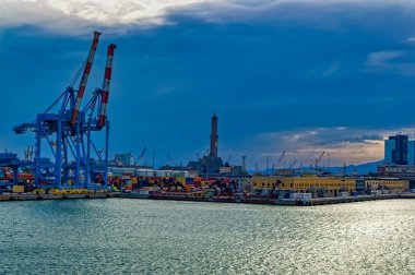 Cenova, İtalya, 29 Nisan 2024: Ceneviz Limanı, İtalya.