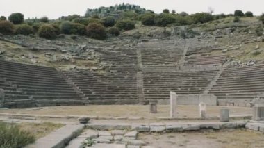 Canakkale 'deki Antik Tiyatro' nun havadan görünüşü. Türkiye 'de 4K Görüntüsü