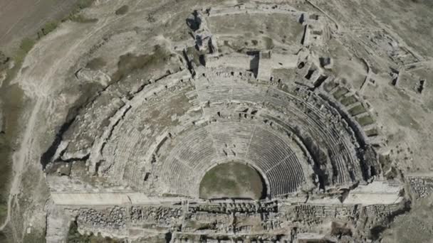 Αεροφωτογραφία Της Ιστορικής Παλιάς Πόλης Και Του Αρχαίου Θεάτρου Στο — Αρχείο Βίντεο