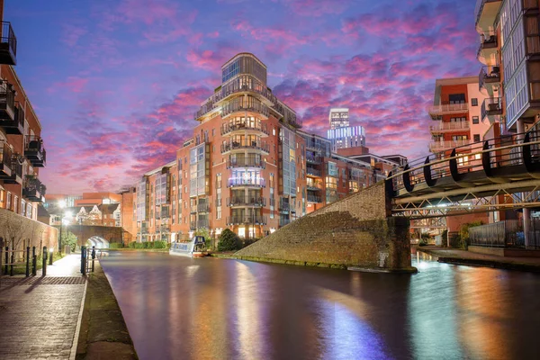 stock image Sunset and brick buildings alongside a water canal in the central Birmingham, England