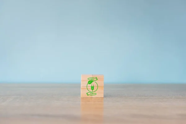 stock image Carbon neutral concept. Net zero greenhouse gas emissions target. Climate neutral long term strategy. Stacking wooden cubes with green net zero and save world icon on grey background.