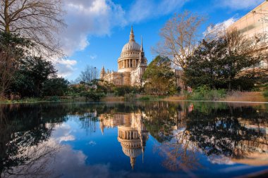 Londra - St Paul Katedrali, İngiltere suya yansıdı