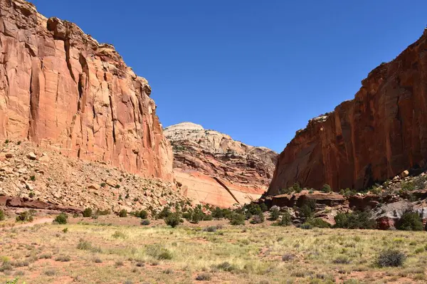 Utah 'taki Capitol Reef Ulusal Parkı' ndaki Capitol Vadisi.