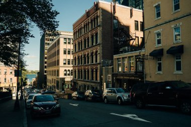 HALIFAX, NS, CANADA - Mayıs 2022: Halifax, Nova Scotia, Kanada şehir merkezindeki Prince Caddesi ile Sackville Caddesi arasındaki Barrington Caddesi üzerindeki Tarihi Binalar. Yüksek kalite fotoğraf