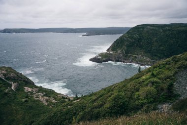 Tarihi Amherst Kalesi ve The Narrows 'daki deniz feneri St. John' s, Newfoundland ve Labrador, Kanada 'ya çıkıyor. Yüksek kalite fotoğraf