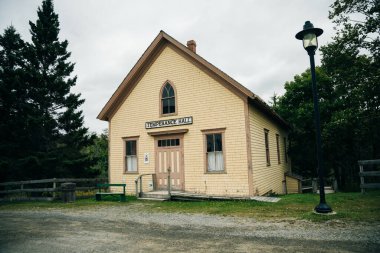 Sherbrooke, Nova Scotia, Kanada - Ekim 2022: Kırsal bir kasabada tarihi bina. Yüksek kalite fotoğraf