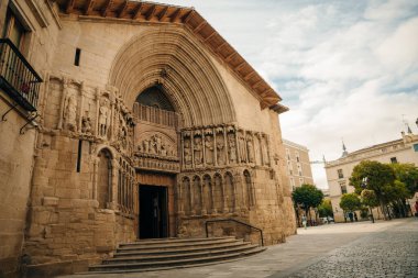 Logrono, İspanya - Ağustos 2022: Logrono, İspanya 'daki San Bartolome Kilisesi' nin Ayrıntıları. Yüksek kalite fotoğraf