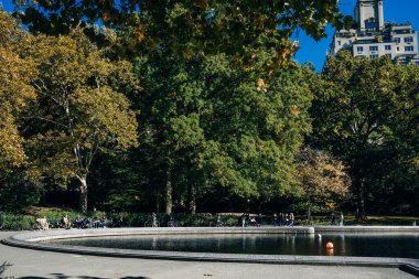Central Park 'taki gölet, Manhattan, New York - Ekim 2022. Yüksek kalite fotoğraf