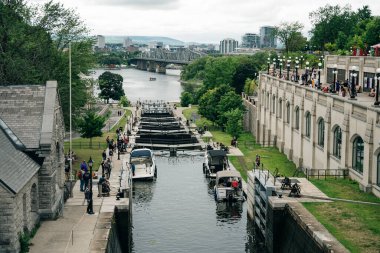 Ottawa, Kanada 'daki Rideau Kanal Kilitleri' nde yaz - Ağustos, 2022. Yüksek kalite fotoğraf