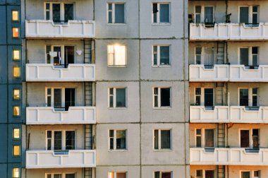 2022 yazında Rus yüksek binası inşaatı. Yüksek kalite fotoğraf