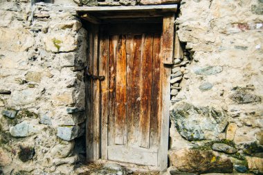 Gürcistan, Svaneti, Mestia - Eylül 2019 Dağlık Mestia kasabasındaki Turizm Caddesi.