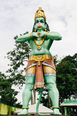 Batu Mağaraları kompleksindeki Ramayana Mağarası 'nın önündeki Hanuman heykeli, kuala lumpur, malezya - dec 2022. Yüksek kalite fotoğraf