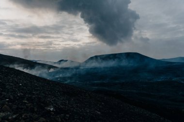 Fagradalsfjall, İzlanda - Haziran 2021: İzlanda, Reykjavik yakınlarında volkan patlaması. Yüksek kalite fotoğraf