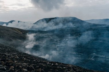 Fagradalsfjall, İzlanda - Haziran 2021: İzlanda, Reykjavik yakınlarında volkan patlaması. Yüksek kalite fotoğraf