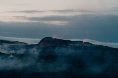 Fagradalsfjall, İzlanda - Haziran 2021: İzlanda, Reykjavik yakınlarında volkan patlaması. Yüksek kalite fotoğraf