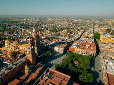 Parroquia de San Miguel Arcangel 'in önündeki Allende Garden' ın panoramik hava manzarası. Yüksek kalite fotoğraf