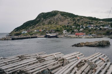 Newfoundland, Kanada 'daki iskelede ıstakoz saksısı seçimi. Yüksek kalite fotoğraf