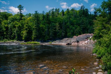 Algoma, Ontario, Kanada 'daki Chippewa Şelalesi. - Evet. Yüksek kalite fotoğraf