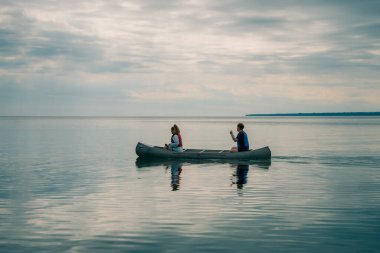 Batchawana Körfezi İl Parkı. Sonbaharda Sault Sainte Marie yakınlarında bir sahil. Yüksek kalite fotoğraf
