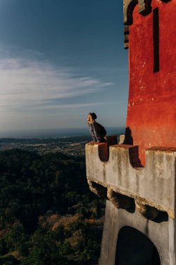 Sintra, Lizbon, Portekiz 'deki Pena Sarayı. Ünlü bir dönüm noktası. Avrupa 'nın en güzel kaleleri. Yüksek kalite fotoğraf