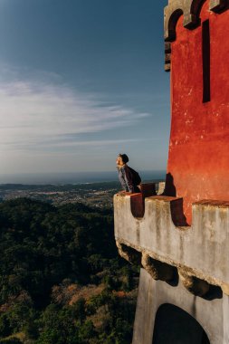 Sintra, Lizbon, Portekiz 'deki Pena Sarayı. Ünlü bir dönüm noktası. Avrupa 'nın en güzel kaleleri. Yüksek kalite fotoğraf