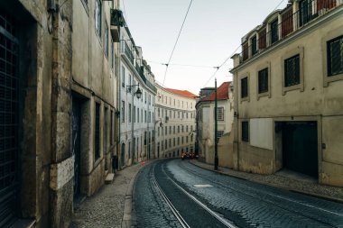 Lizbon, Portekiz - Aralık, 2021 Lizbon, Portekiz sokaklarında insanlar. Yüksek kalite fotoğraf