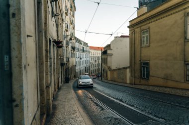 Lizbon, Portekiz - Aralık, 2021 Lizbon, Portekiz sokaklarında insanlar. Yüksek kalite fotoğraf