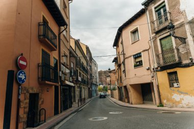 İspanya 'nın La Rioja kentindeki Saint James yolu üzerindeki Najera Köprüsü - Eylül, 2021. Yüksek kalite fotoğraf