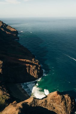 Kalalau Vadisi 'nin ve Kauai' deki Na Pali sahilinin muhteşem manzarası. Yüksek kalite fotoğraf