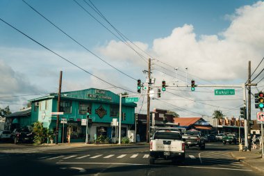 KAUAI, ABD - MAR 2023 Restoranlar ve bir alışveriş alanı. Yüksek kalite fotoğraf