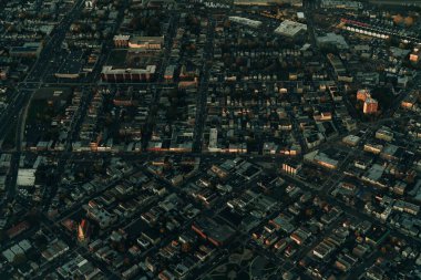 New York ve New Jersey 'i gün batımında uçaktan izlemek. Yüksek kalite fotoğraf