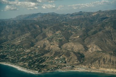 Leo Carrillo Eyalet Parkı 'nın ve Malibu, California' daki Pasifik Sahil Otobanı 'nın havadan görüntüsü. Yüksek kalite fotoğraf