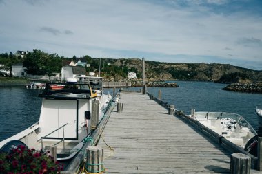 Brigus, Newfoundland, Kanada: Sakin ve gri bir günde küçük bir balıkçı köyü. Yüksek kalite fotoğraf