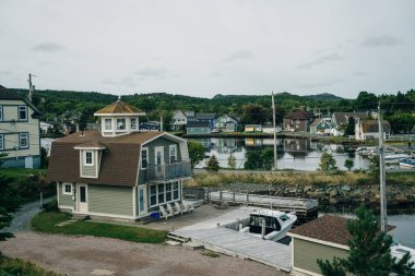 Brigus, Newfoundland, Kanada: Sakin ve gri bir günde küçük bir balıkçı köyü. Yüksek kalite fotoğraf