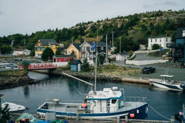 Brigus, Newfoundland, Kanada: Sakin ve gri bir günde küçük bir balıkçı köyü. Yüksek kalite fotoğraf