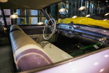 Hindi, hindi - Ağustos 2021: logo 1961 Ford Galaxie Starliner Hardtop. Yüksek kalite fotoğraf