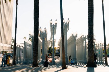 LOS ANGELES, CA - Mart 2023 Urban Light, Los Angeles County Müzesi 'nde büyük ölçekli bir toplantıdır. Yüksek kalite fotoğraf