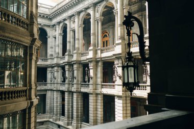 Mexico City 'deki Müze Nacional de Arte MUNAL eski İletişim Sarayı Stariways - Mayıs 2023. Yüksek kalite fotoğraf