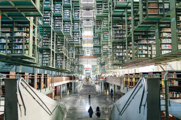 MEXICO CITY, MEXICO - Meksika 'daki Biblioteca Vasconcelos' un içinde 2023 Mayıs. Yüksek kalite fotoğraf