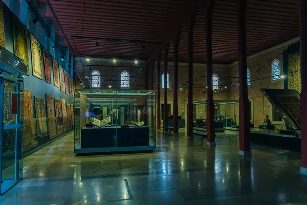  İslam Bilim ve Sanat Müzesi sergisi. Türkiye, İstanbul - Aralık, 2021. Yüksek kalite fotoğraf