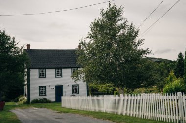 Brigus, Newfoundland, Kanada: Sakin ve gri bir günde küçük bir balıkçı köyü. Yüksek kalite fotoğraf