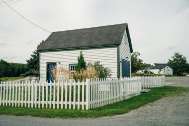 Brigus, Newfoundland, Kanada: Sakin ve gri bir günde küçük bir balıkçı köyü. Yüksek kalite fotoğraf