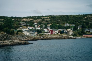 Brigus, Newfoundland, Kanada: Sakin ve gri bir günde küçük bir balıkçı köyü. Yüksek kalite fotoğraf