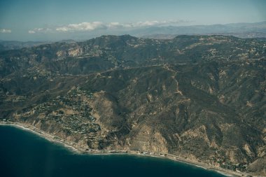 Leo Carrillo Eyalet Parkı 'nın ve Malibu, California' daki Pasifik Sahil Otobanı 'nın havadan görüntüsü. Yüksek kalite fotoğraf