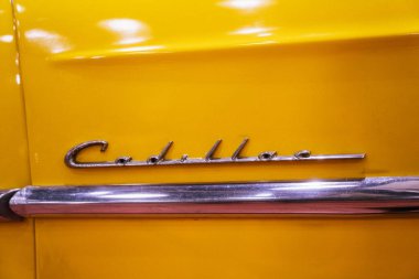 Hindi, hindi - Ekim 2022 Sarı fildişi Cadillac Üstü açılabilir Coupe Serisi 62 1953. Yüksek kalite fotoğraf