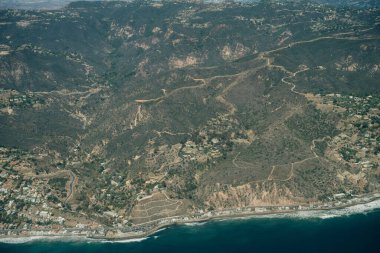 Leo Carrillo Eyalet Parkı 'nın ve Malibu, California' daki Pasifik Sahil Otobanı 'nın havadan görüntüsü. Yüksek kalite fotoğraf