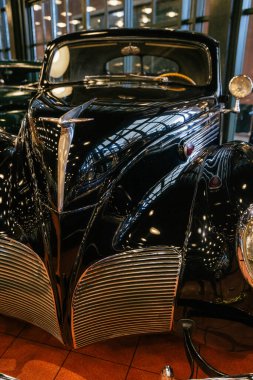 İstanbul, Türkiye - Mart 2023 Bir 1938 Lincoln Zephyr yorumu. Yüksek kalite fotoğraf