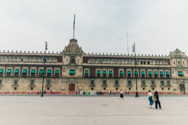 Zocalo Anayasa Meydanı ve Ulusal Saray İspanyolca: Palacio Nacional, Mexico City CDMX - Mayıs 2023. Yüksek kalite fotoğraf
